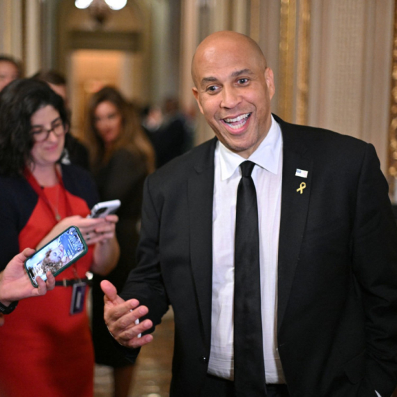 Buker ušao u istoriju: Duže od 25 sati pričao protiv Trampa VIDEO