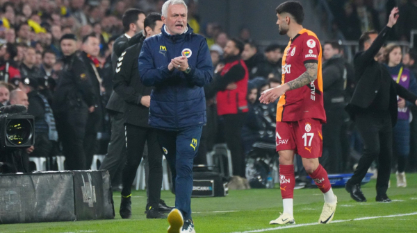 Ludilo u Istanbulu – Murinjo uštinuo za nos trenera Galatasaraja VIDEO
