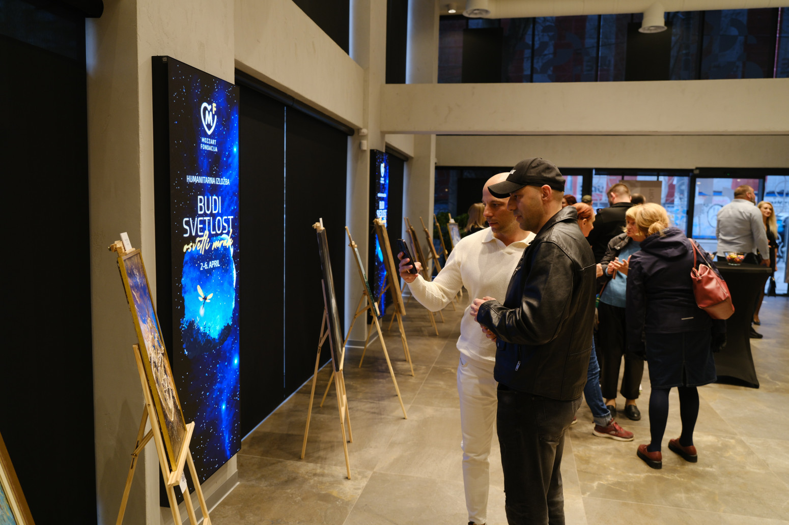 Budi svetlost, osvetli mrak: Humanitarna izložba za osobe sa autizmom u Fondaciji Mozzart do 6. aprila