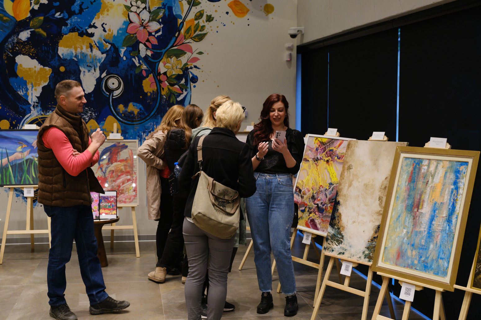 Budi svetlost, osvetli mrak: Humanitarna izložba za osobe sa autizmom u Fondaciji Mozzart do 6. aprila