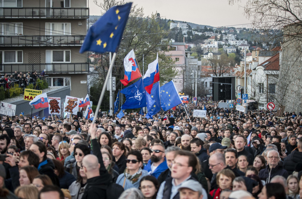 Hiljade na ulicama Košica: Svi uzvikuju – ne ruskom zakonu!