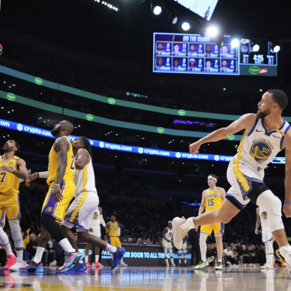 Dončić katastrofalan, Lebron nedovoljan – Kari se "osvetio" Los Anđelesu VIDEO