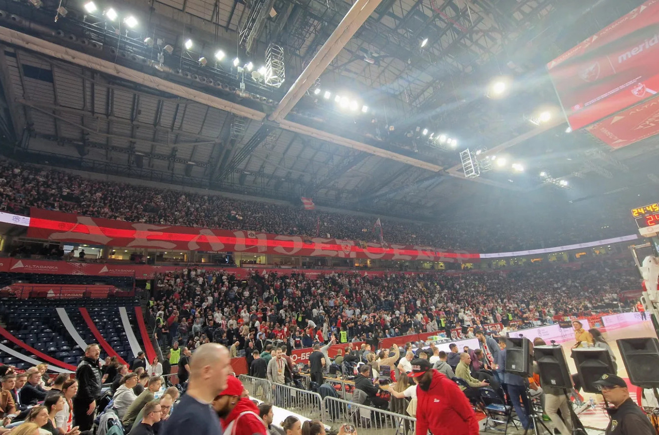 Navijači Zvezde pozvali na "overu" titule u "Areni" FOTO