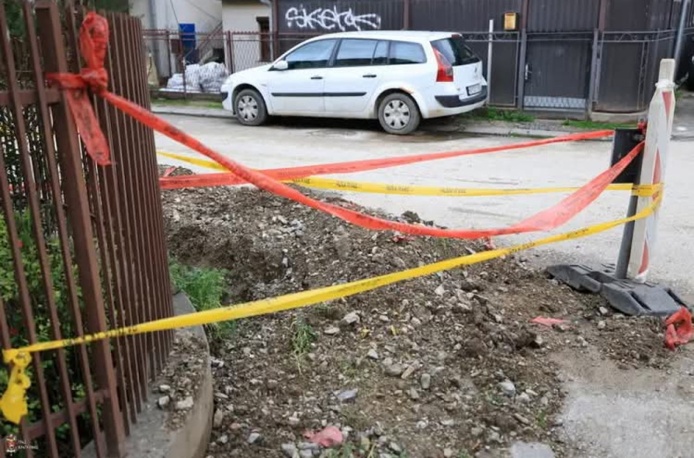 Obećano —  ispunjeno: Intenzivirani radovi na saniranju raskopanih rupa u gradu FOTO