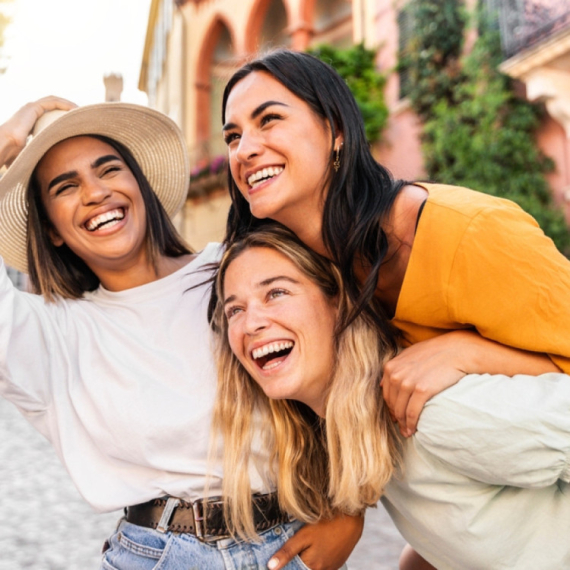 Oni su zarazno iskreni i u svima vide nešto dobro: 3 znaka horoskopa u kojima se rađaju najveći optimisti