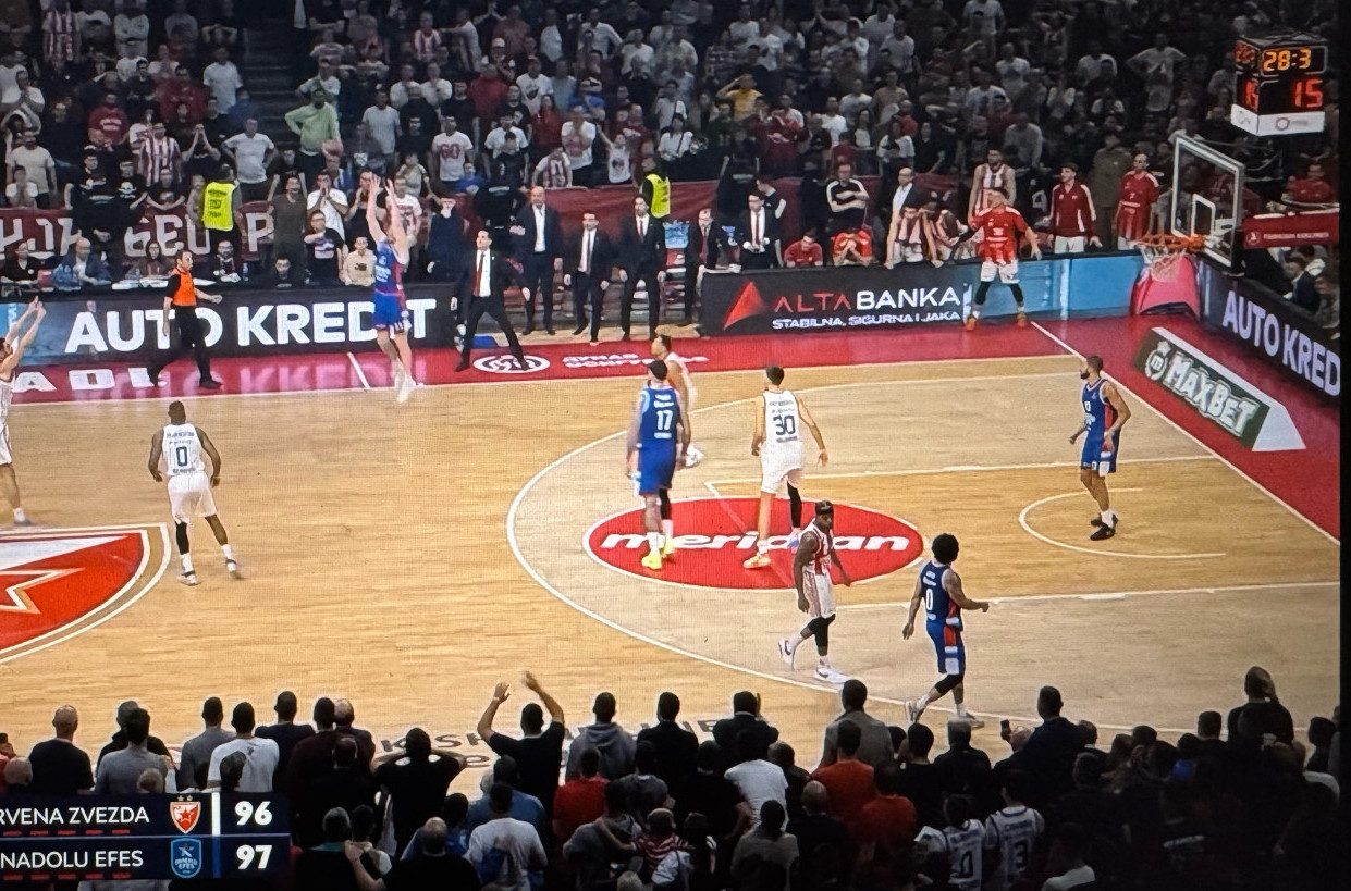 Zvezda oštećena protiv Efesa – greška sudija u poslednjem minutu FOTO
