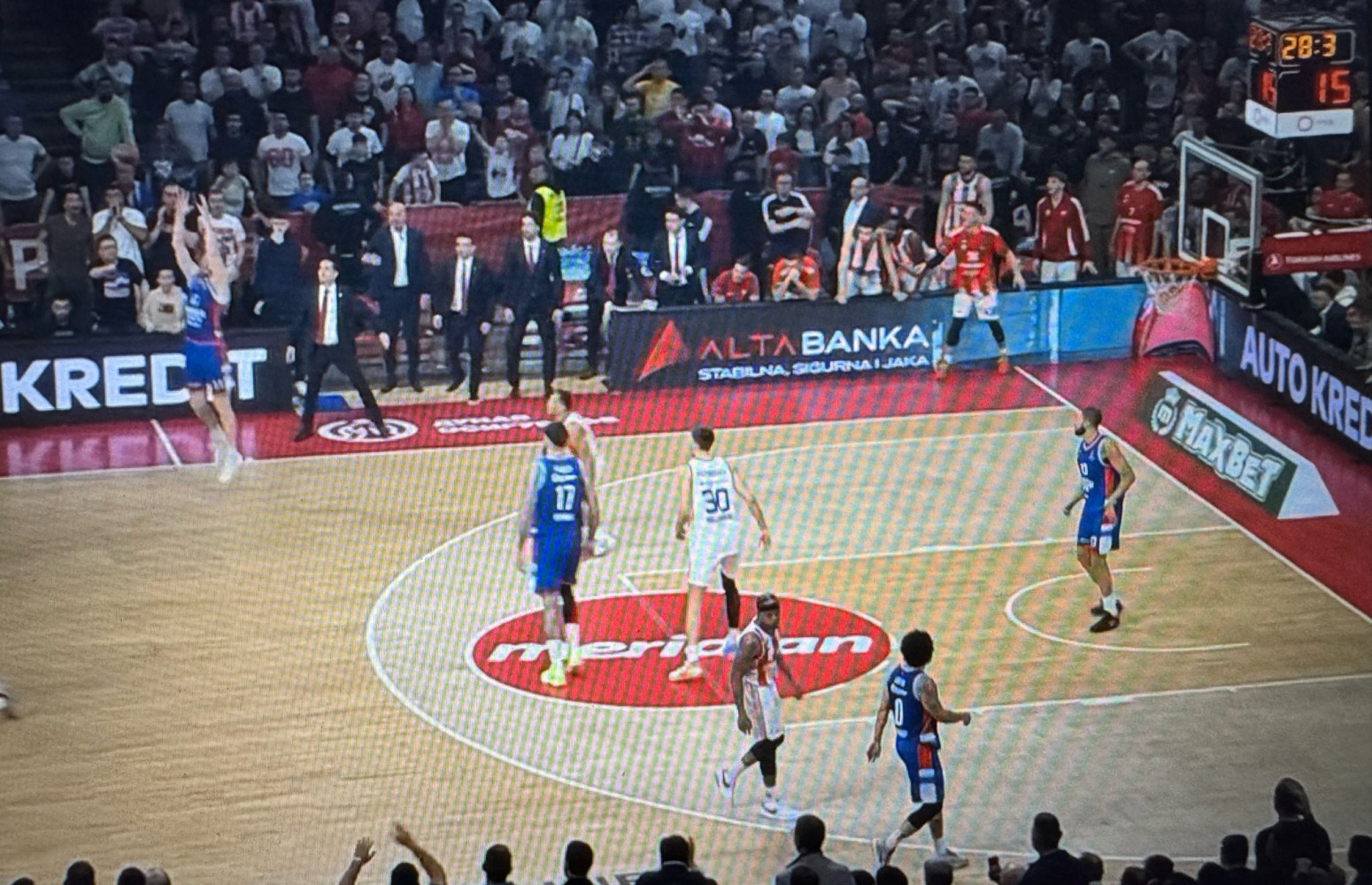 Zvezda oštećena protiv Efesa – greška sudija u poslednjem minutu FOTO