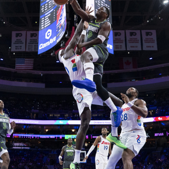 "Brutalno" zakucavanje Edvardsa – preko Jabuselea i Bone VIDEO