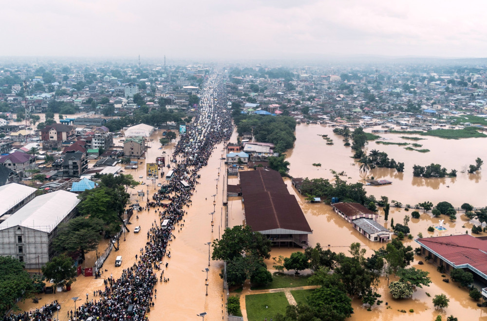 Total deluge: Floods in the streets; The dead are being counted PHOTO