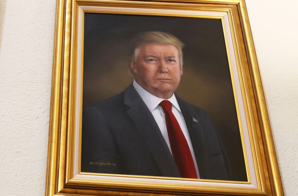 Drama oko Trampovog portreta: Namerno je izobličen FOTO