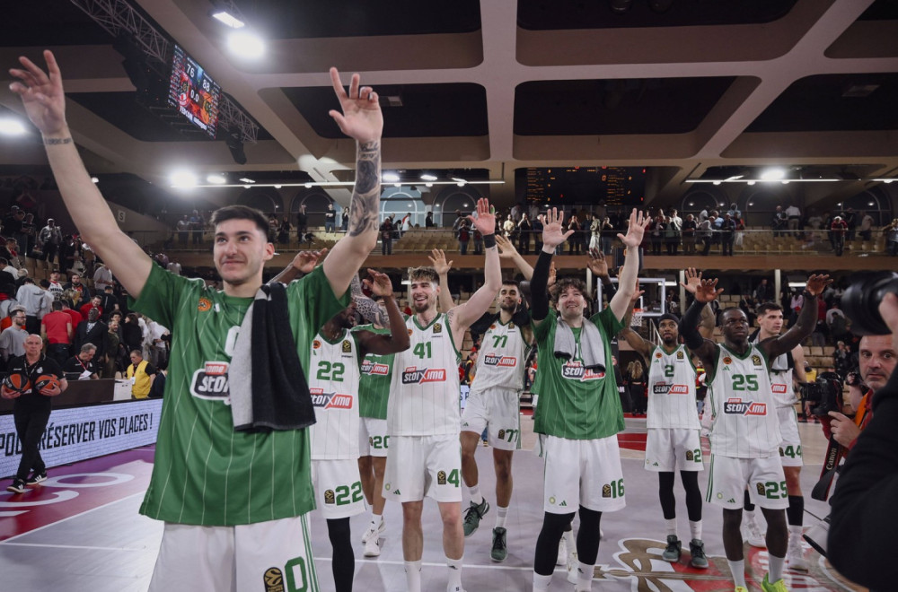 PAO se uz baklje i gromoglasno navijanje sprema za Istanbul VIDEO