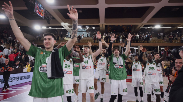 PAO se uz baklje i gromoglasno navijanje sprema za Istanbul VIDEO