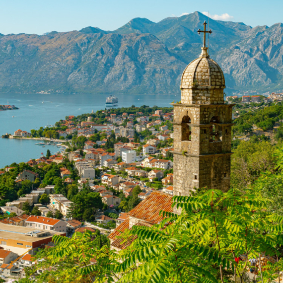 Crnogorci ostaju bez turista: Uvode im vize?