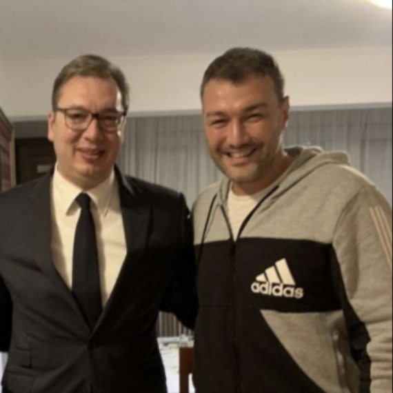 Proslavljeni rukometaš Mandić uz Vučića: Ponosan na svog predsednika, pravog patriotu i Srbina FOTO