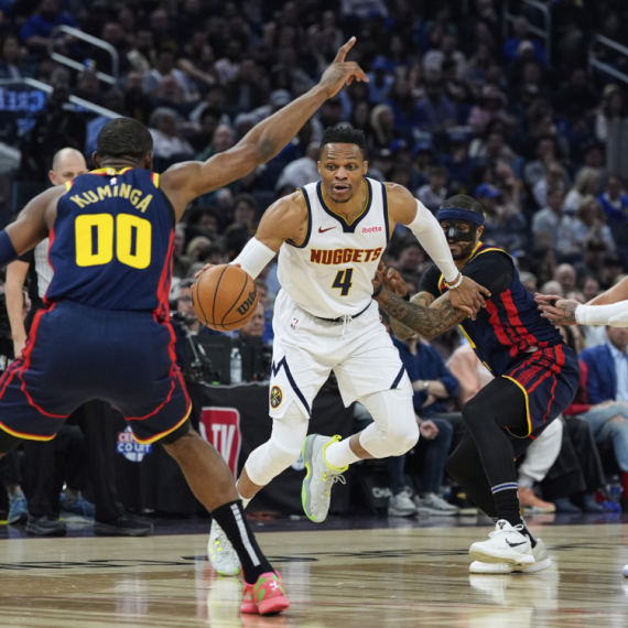 Vestbruk nateran da stane pred medije: "Ponaša se kao dete" VIDEO