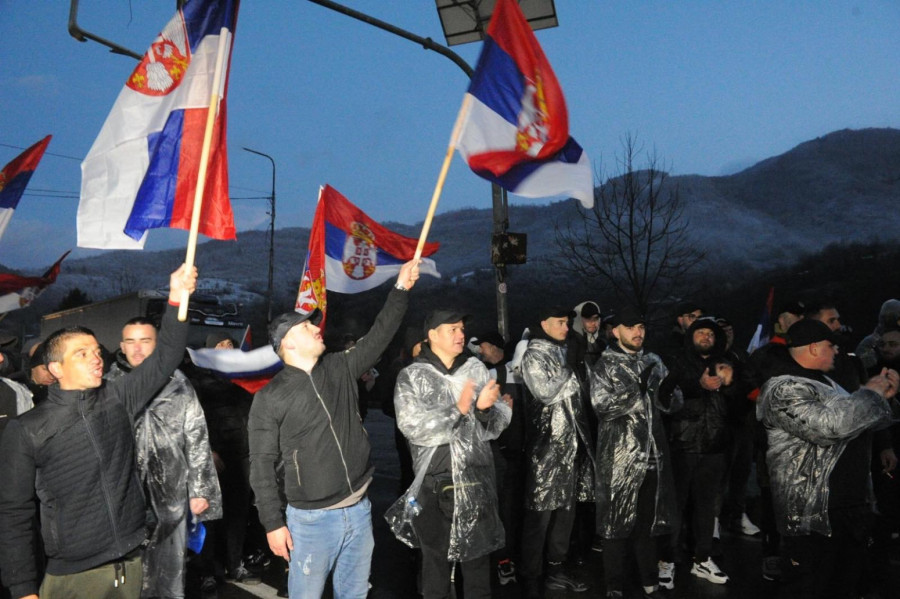 Srbi sa KiM dočekani po srpskim običajima: Ključna poruka – Neka živi najlepša otadžbina Srbija FOTO