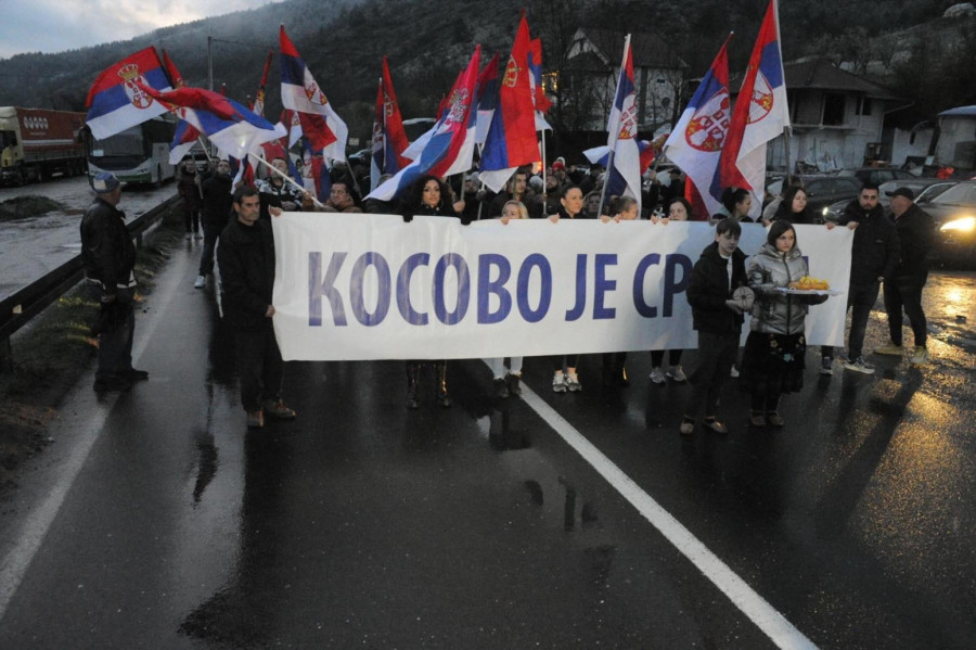 Srbi sa KiM dočekani po srpskim običajima: Ključna poruka – Neka živi najlepša otadžbina Srbija FOTO