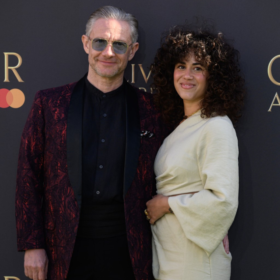 Nakon razvoda utehu je pronašao u njoj: Slavni glumac se ne odvaja od 23 godine mlađe devojke FOTO