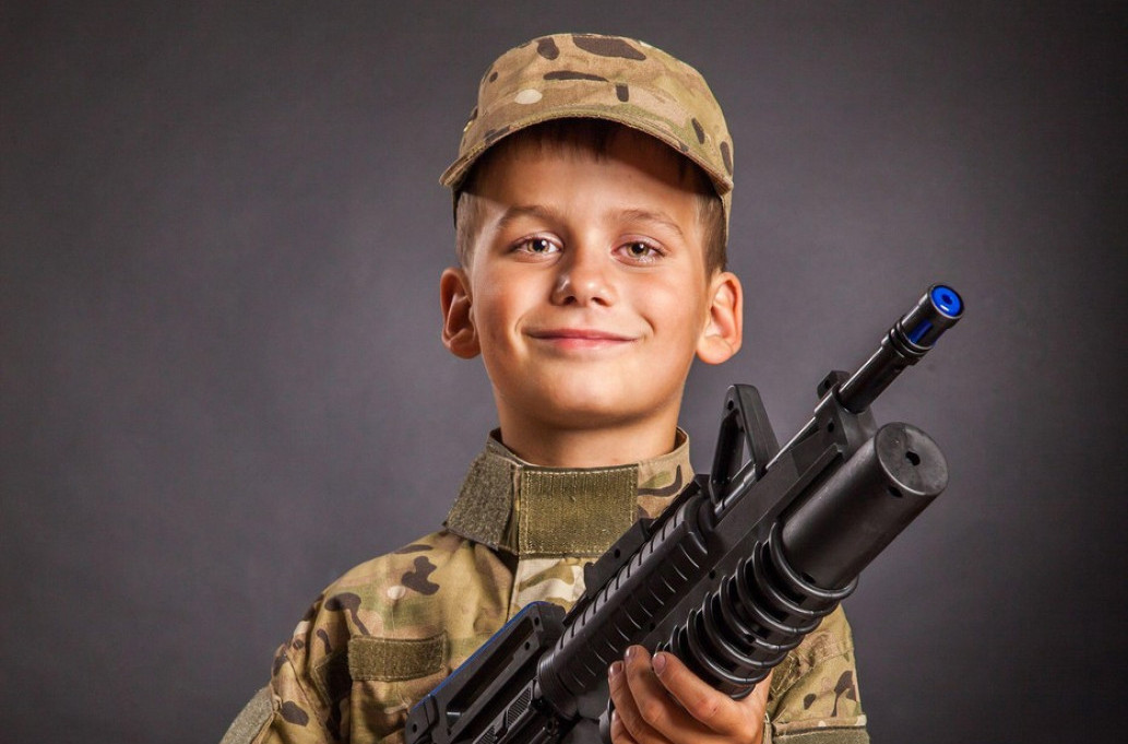 Ozbiljno upozorenje: Nemci i decu spremaju za rat