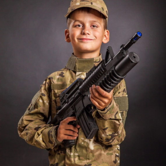 Ozbiljno upozorenje: Nemci i decu spremaju za rat