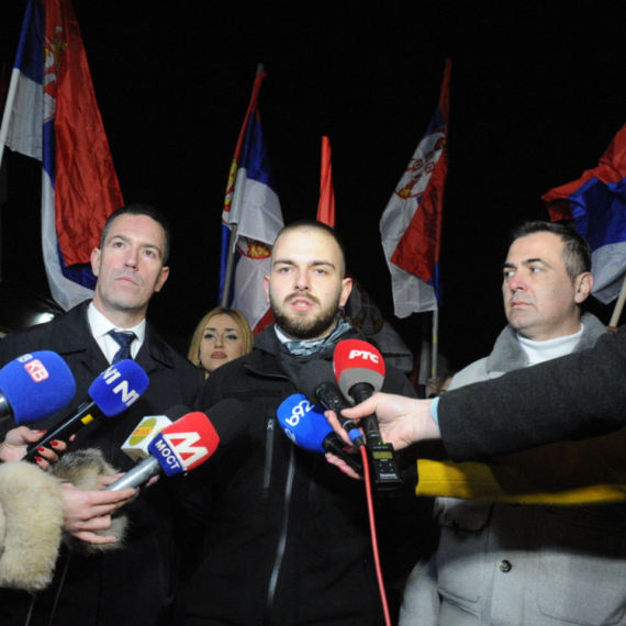 Srbin iz Zvečana stigao u Kraljevo: Put nije lak, krenuli smo da podržimo našeg predsednika