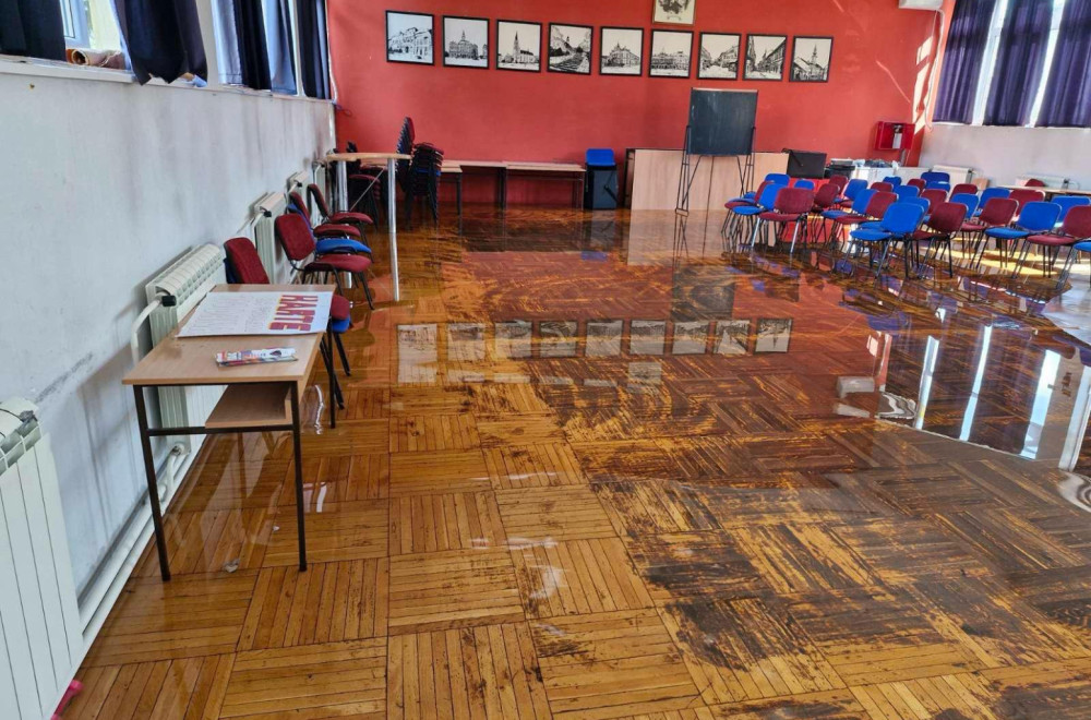 Nemar blokadera doveo do poplave u školi u Novom Sadu FOTO