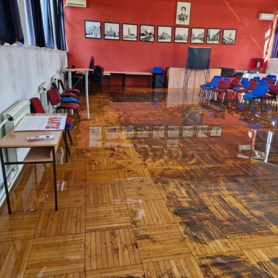 Nemar blokadera doveo do poplave u školi u Novom Sadu FOTO