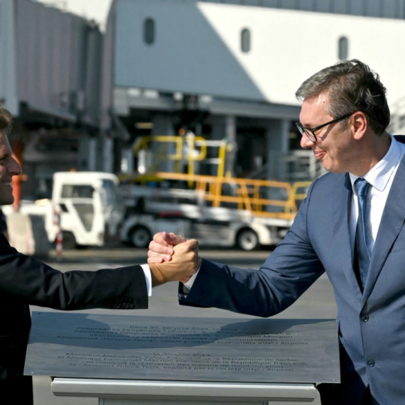 Vučić sutra u Parizu: Sastanak sa Makronom