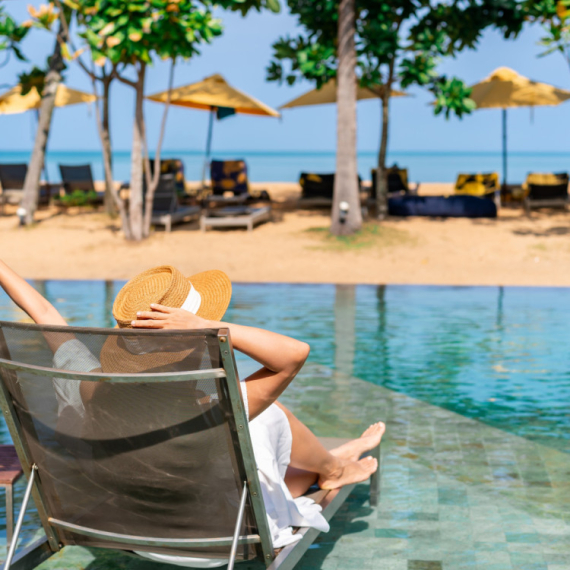 Devojke rezervisale "privatnu vilu"  za odmor, a ono što su otkrile ih je šokiralo VIDEO