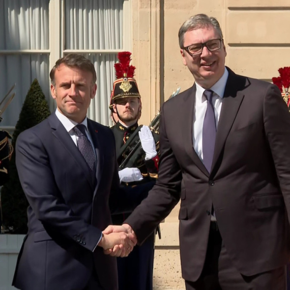 Vučić iz Pariza: "Deco, nije vaš posao da se bavite terorizmom – idite kući i učite"