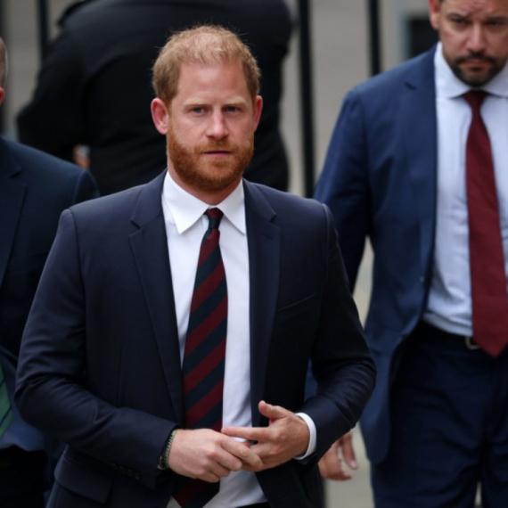 Princ Hari pružio ruku pomirenja Vilijamu i Čarlsu? VIDEO