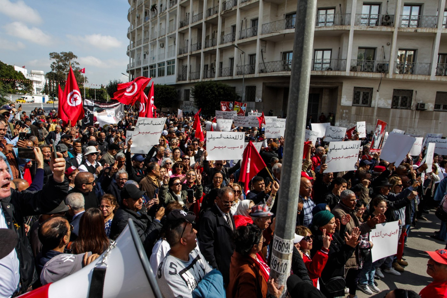 Haos u Tunisu: Stotine građana protestuje, opozicija štrajkuje glađu FOTO/VIDEO