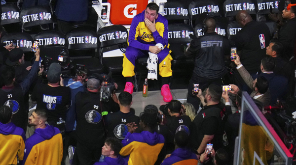 Dalas rasplakao Dončića, on mu "spakovao" sedam trojki i 45 poena VIDEO