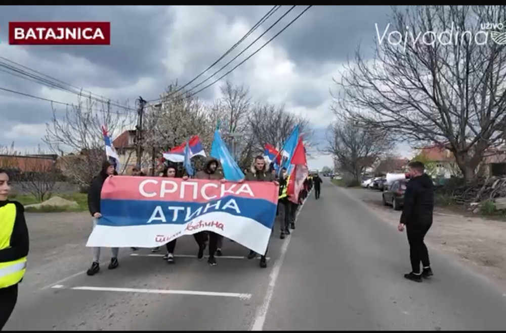 Veličanstven doček: Studenti iz Novog Sada stigli u Batajnicu VIDEO