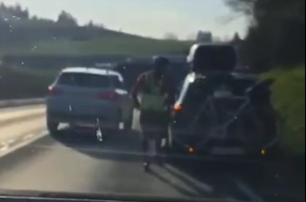 Toliko od vožnje do Strazbura: Blokaderi se penju na bicikle 3 kilometra pred snimanje VIDEO