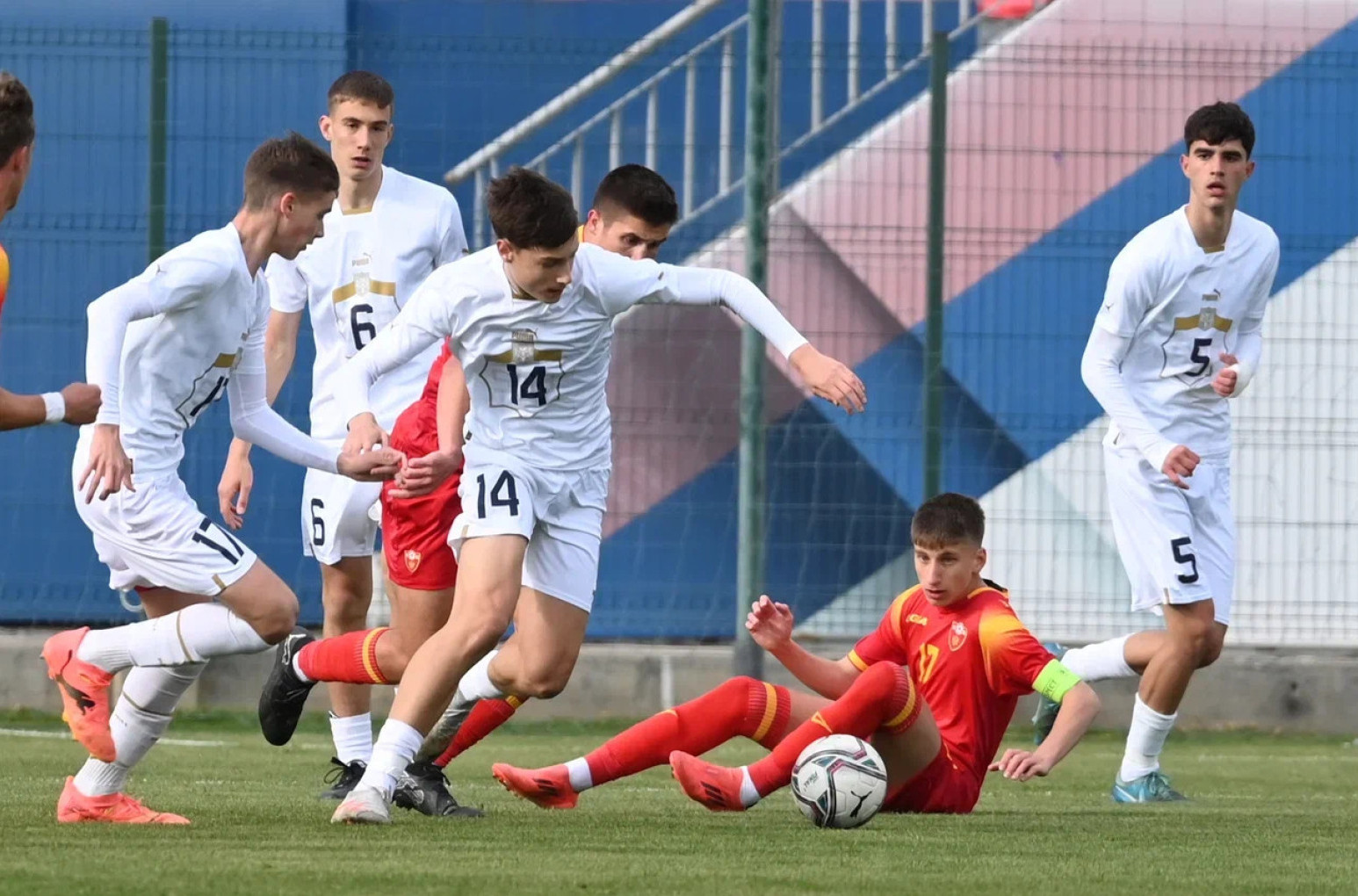 Šekularac održao Crnogorce u životu, ali Srbija podigla trofej