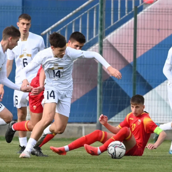 Šekularac održao Crnogorce u životu, ali Srbija podigla trofej