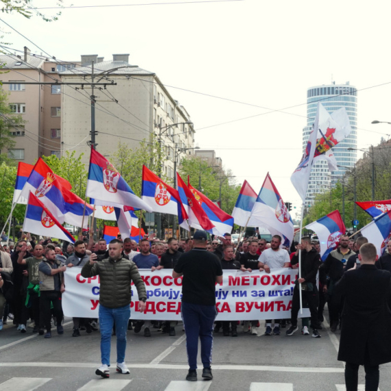 Svečani doček za Srbe sa KiM, studente iz Novog Sada i poljoprivrednike koji su došli peške u Beograd