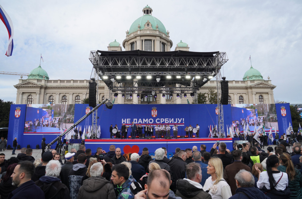 Narod u velikom broju pristupa Pokretu na svenarodnom skupu; Ljudi u nedelju dobijaju listiće za glasanje
