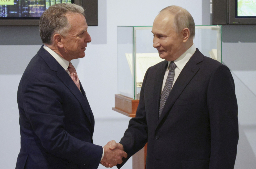 Četiri i po sata oči u oči: Prvo nameštanje kravate, tapšanje po grudima, pa pregovori FOTO