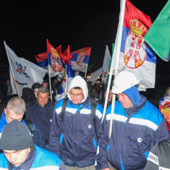 Rudari "Kolubare" krenuli peške u tri sata ujutru za Beograd FOTO/VIDEO