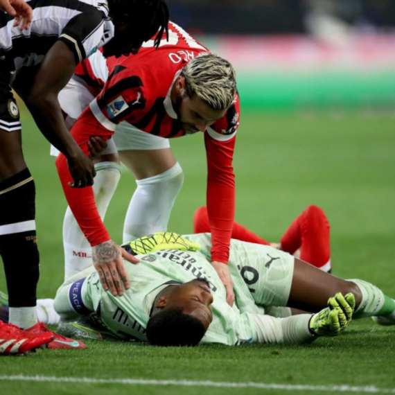 Golman Milana se sudario sa saigračem i ostao bez svesti VIDEO