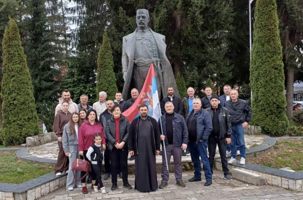 Mojkovac kao simbol: Podrška Srbiji od Ujedinjene Crne Gore, Krenuli od spomenika serdaru Janku Vukotiću