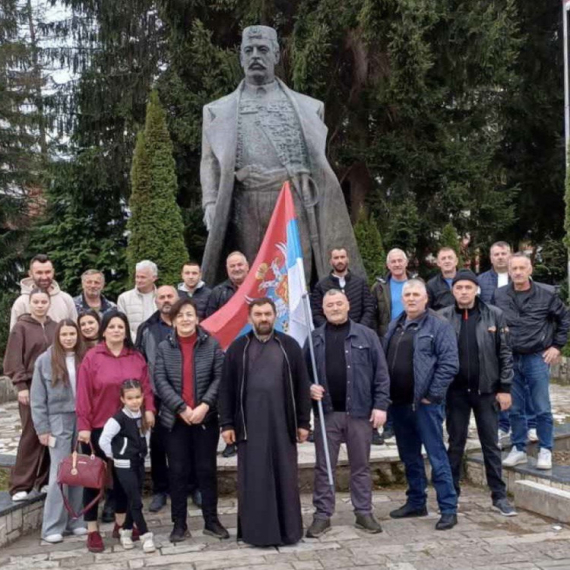 Mojkovac kao simbol: Podrška Srbiji od Ujedinjene Crne Gore, Krenuli od spomenika serdaru Janku Vukotiću