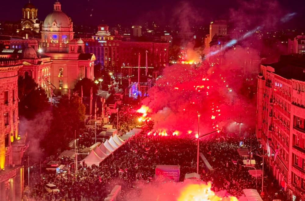 Nestvaran prizor: Pun plato ispred Narodne skupštine – objavljene fotografije FOTO/VIDEO