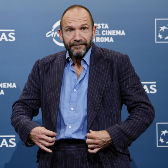 Slavni glumac sve iznenadio: Slikao se nag, ne liči na sebe FOTO