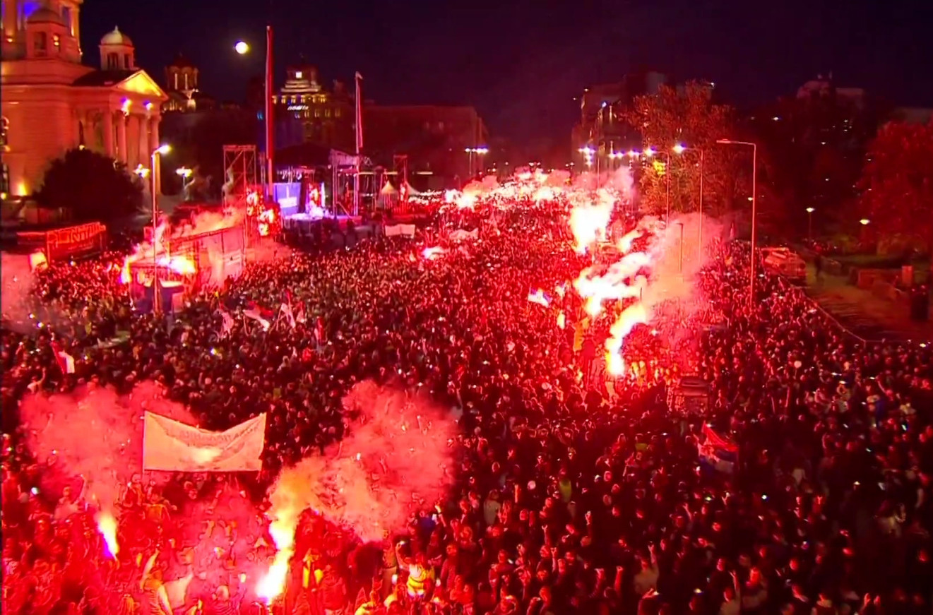Opozicioni mediji zameraju Vučiću veliki skup: Da li treba da organizuje miting opoziciji? FOTO
