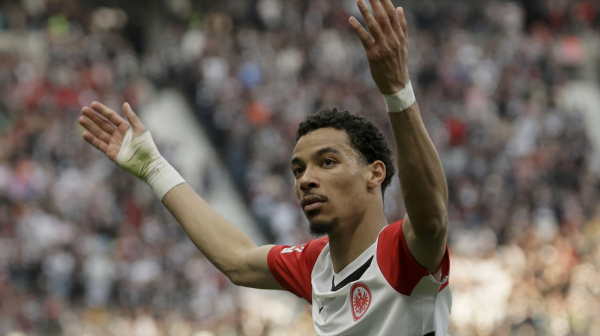 Ekitike vodi Ajntraht ka Ligi šampiona