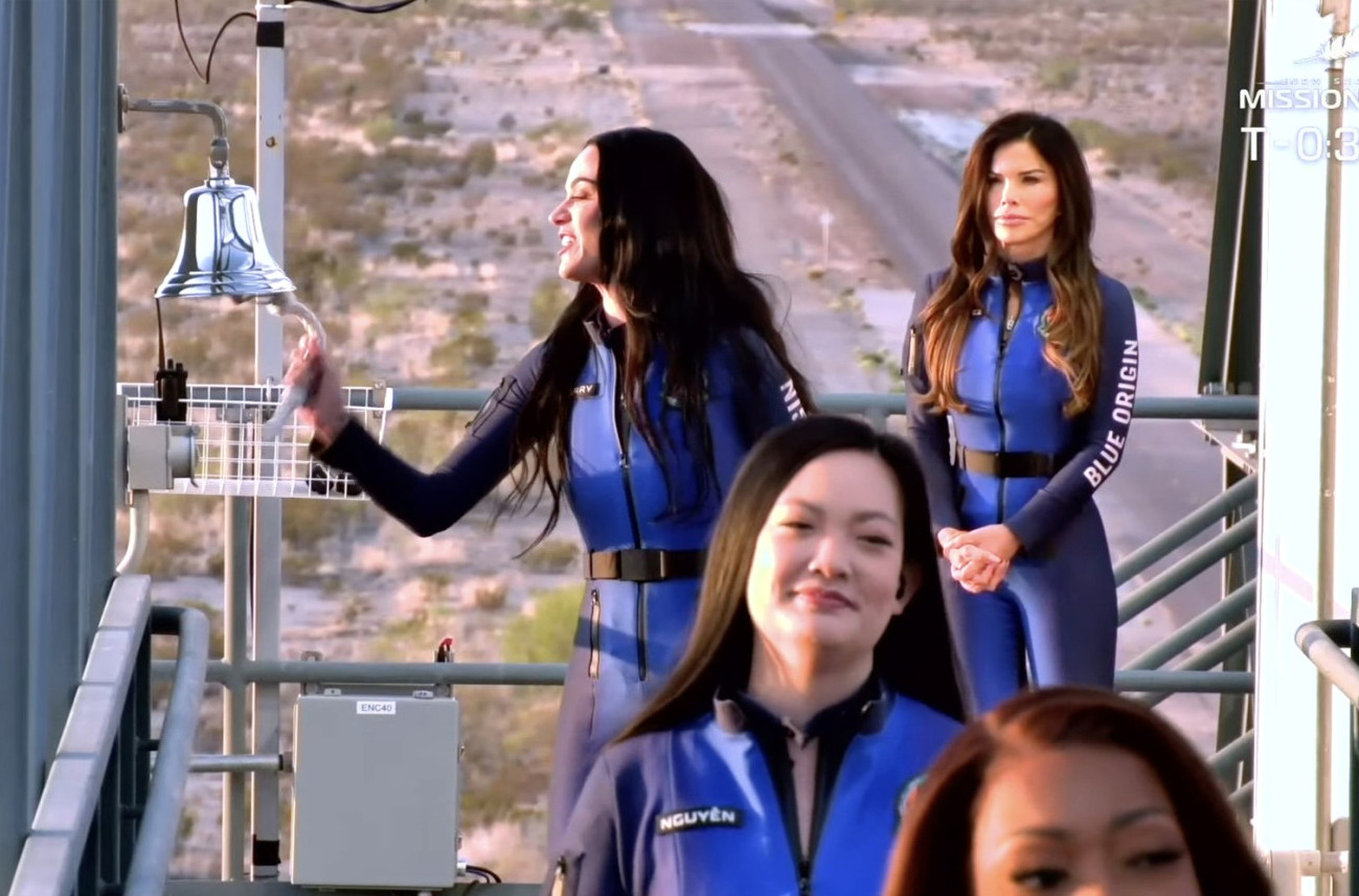 Vijetnamka u svemir ponela podsetnik na seksualno zlostavljanje koje je doživela FOTO/VIDEO