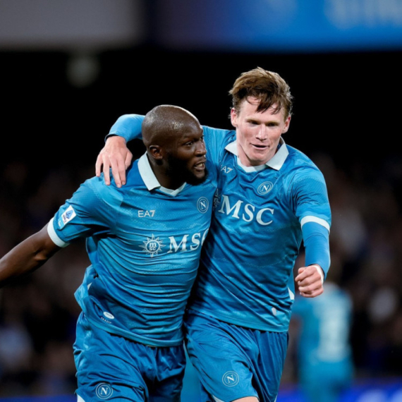 Napoli zadržao korak za Interom